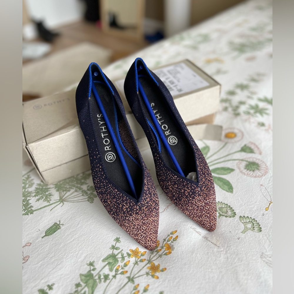 Rothy’s “The Point” in Midnight Metallic 🌙